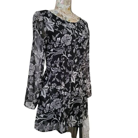 Lush Black and White Flowy Floral Sheer  Shorts Romper - Picture 5 of 10